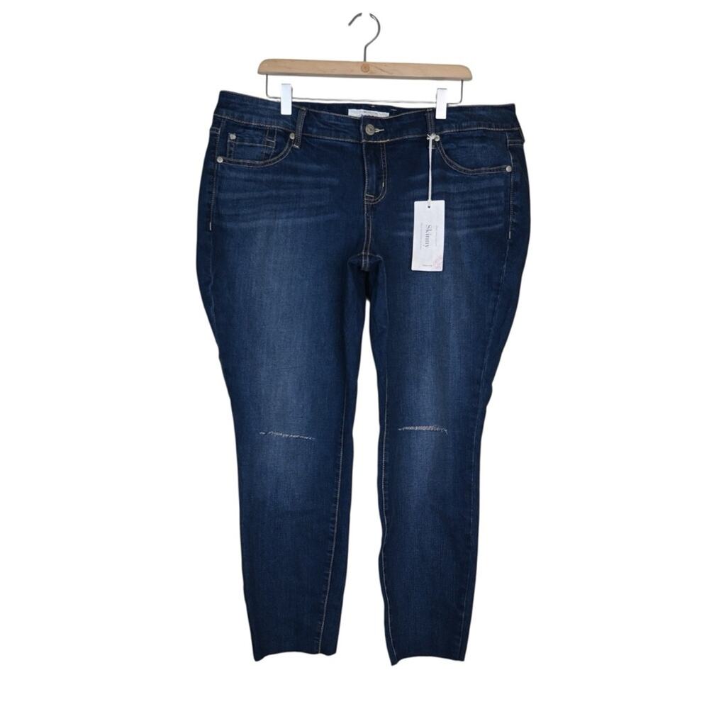 TORRID Womens 16 Distressed Skinny Crop Jean NEW